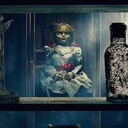 やっぱり怖い…呪いの人形映画『アナベル』第3弾予告編が公開!