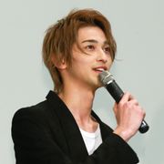 横浜流星、ニューヘアで登場!大歓声あびる