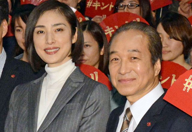 「本当にカッコいいんですよ」と天海祐希をたたえる小日向文世