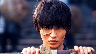 山崎賢人『キングダム』で見せる真剣な表情！写真集の一部が公開