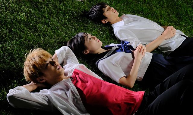 イケメンに注目!(左から)佐藤大樹、福原遥、鈴木仁