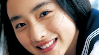 石原さとみ、16歳の初々しい姿!ファースト写真集が復刻