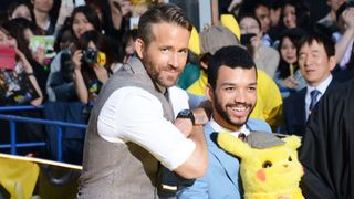ピカチュウ役ライアン・レイノルズ、新宿でご機嫌!かわいい鳴き声も披露
