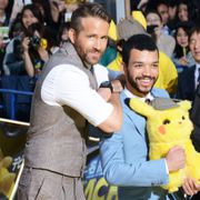 ピカチュウ役ライアン・レイノルズ、新宿でご機嫌!かわいい鳴き声も披露