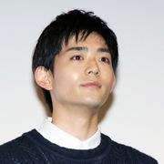 竜星涼、大量の駄菓子で共演者をおもてなし!撮影現場に“竜星商店”をオープン