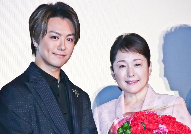 母子を演じたTAKAHIRO&松坂慶子
