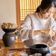 『リトル・フォレスト』料理シーンは全て吹替えなし!キム・テリの記憶に残った一品は?