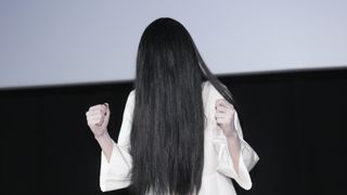 貞子、イベント欠席の池田エライザに代わり奮闘！念でコメントを代読させる