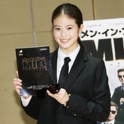 今田美桜、声の芝居も絶賛勉強中!スーツ姿でアフレコ披露