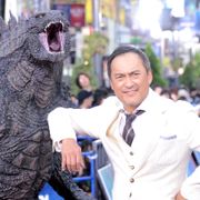 渡辺謙『ゴジラ』ブルーカーペットを闊歩!「心意気を感じた」