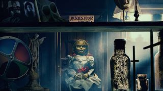 『アナベル 死霊博物館』予告編が公開 呪いの人形が少女たちに迫る