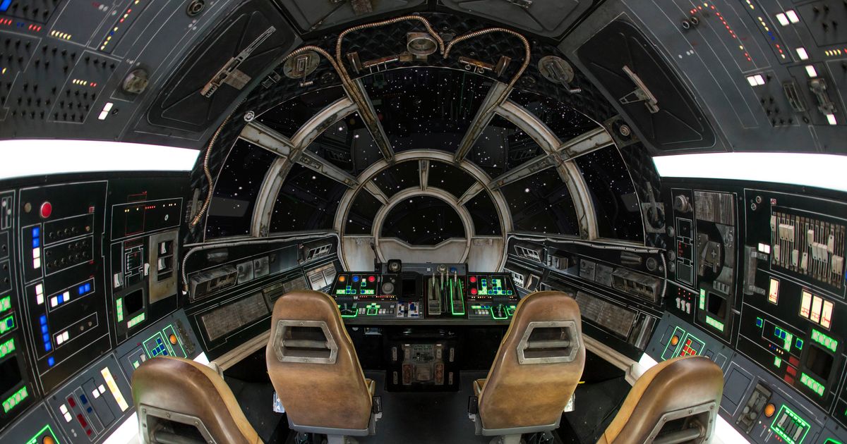 ミレニアム・ファルコンを操縦！ディズニー『スター・ウォーズ』ランドの新アトラクションを体験 - シネマトゥデイ