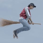 衝撃!斎藤工が空を飛ぶ!?『魔法少年☆ワイルドバージン』場面カット