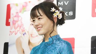 伊原六花、スタイル際立つアオザイ姿を披露!