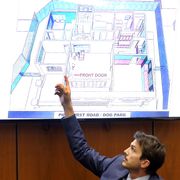 アシュトン・カッチャー、連続殺人事件の裁判で証言