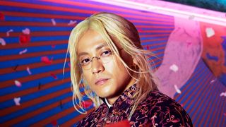 こんな小栗旬は見たことない！金髪ロン毛でイメチェン