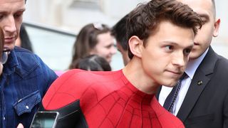 『スパイダーマン』トム・ホランド、男たちに押しつぶされていた少女を救う