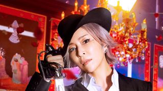 真矢ミキ、21年ぶりの男装がカッコよすぎ!