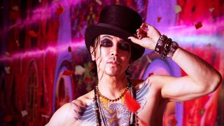 武田真治、マッチョ&タトゥーの殺人鬼!肉体美あらわで怪演