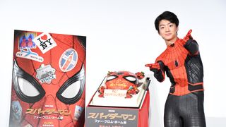 伊藤健太郎、スパイダーマンスーツに照れ笑い 裸を見られてる感じ