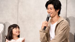 三浦春馬、父親役で“娘”にデレデレ