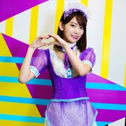 IZ*ONE・宮脇咲良、ウエイトレス姿が可愛すぎ!『Diner ダイナー』に出ていた