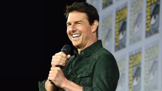 トム・クルーズ『トップガン』続編の予告編が初公開!サプライズ登場にコミコン熱狂!