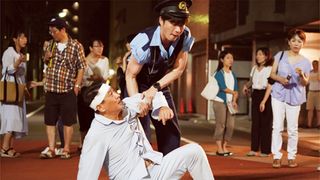 田中圭が中井貴一を確保!?三谷幸喜新作『記憶にございません！』場面カットが公開