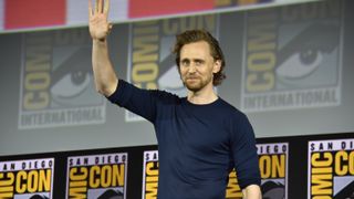 トム・ヒドルストン降臨にコミコン熱狂！ロキ主人公ドラマは『エンドゲーム』に関連