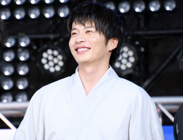 浴衣姿もステキ…田中圭