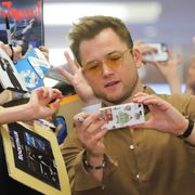 タロン・エガートン初来日!600名のファンに出迎えられ「幸せ」