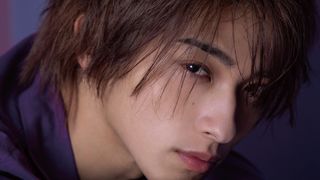 横浜流星、パネル展が開催!カレンダーの未公開カットで構成