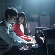 松岡茉優、月夜のピアノ連弾!『蜜蜂と遠雷』幻想的な新映像