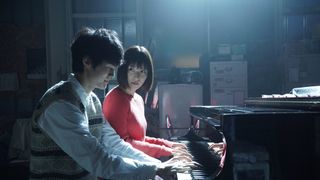 松岡茉優、月夜のピアノ連弾！『蜜蜂と遠雷』幻想的な新映像