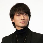 綾野剛、杉咲花の誕生日にプレゼント2つ「選べなくて」