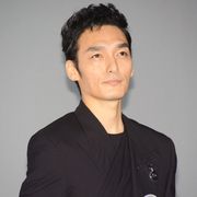 草なぎ剛、こんなにグッとくる日は初めて!『台風家族』延期乗り越え初日