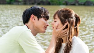 新木優子＆高良健吾、キス寸前…「モトカレマニア」デートシーンで撮入！