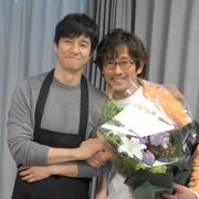 西島秀俊&内野聖陽がハグ!「きのう何食べた?」メイキング映像公開