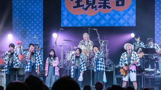 佐野勇斗ら「小さな恋のうたバンド」MONGOL800のライブにサプライズ登場!