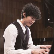 広瀬すずがスカウトした新星!『蜜蜂と遠雷』鈴鹿央士のハマりっぷりに絶賛相次ぐ