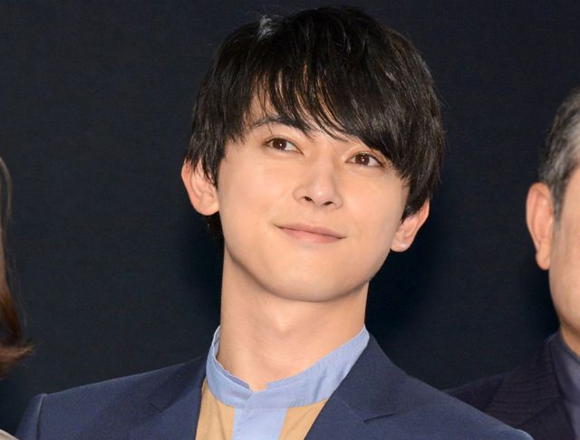 吉沢亮、声の演じ分けがすごい…！初のアニメ声優で1人2役 - シネマトゥデイ