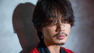 綾野剛、孤独であることの本質を語る