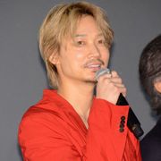 綾野剛、機転の利いたコメントで会場沸かす