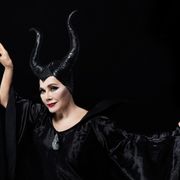 アンジーも絶賛!デヴィ夫人がマレフィセントに大変身
