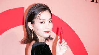 桐谷美玲、背中ざっくり美麗ドレス姿で魅了!「エレガンス」について語る