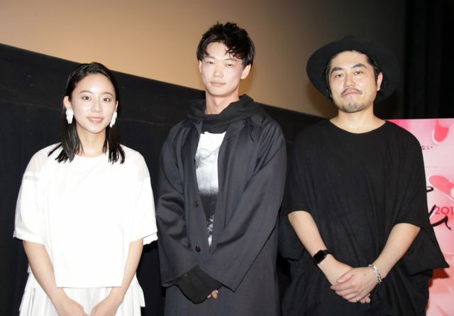 (左から)大西礼芳、笠松将、土屋貴史監督