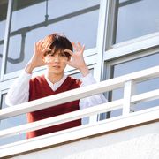 片寄涼太、おしりを眺める衝撃ポーズ!『0キス』場面カット