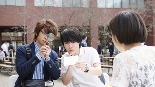 神木隆之介、浜辺美波、中村倫也の大学生姿!『屍人荘の殺人』場面カット公開