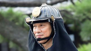 堤真一、討ち入り姿で大石内蔵助の墓参り　心の中では恐縮しきり