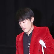 間宮祥太朗、松葉づえで舞台あいさつ登壇 主演映画を「粉骨砕身」と笑いでアピール